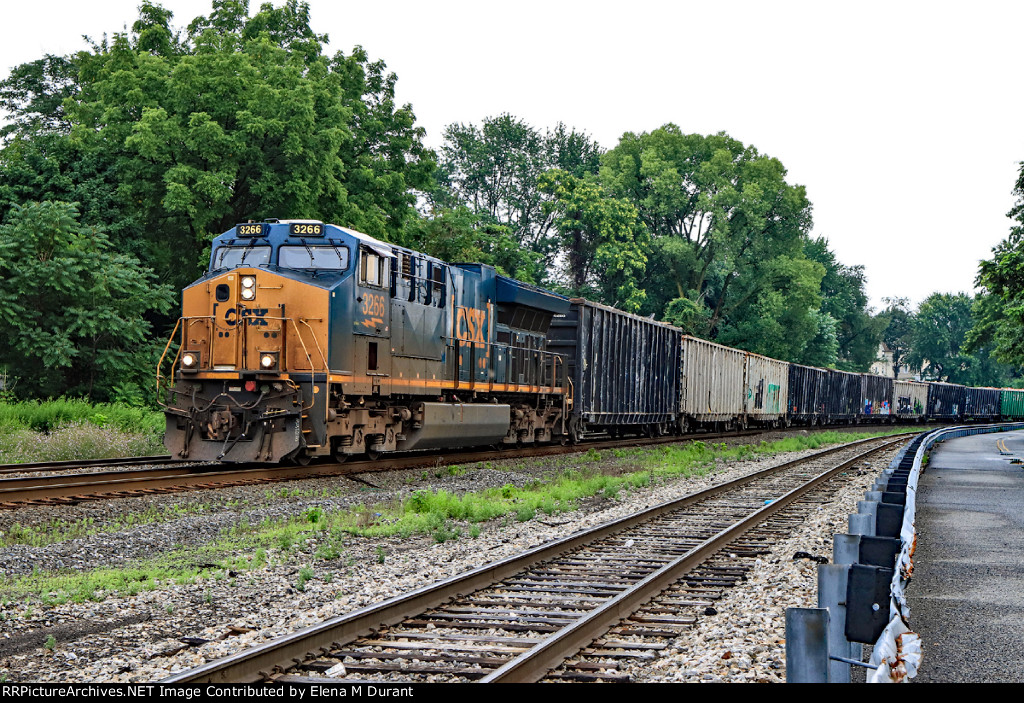 CSX 3266 on M-410